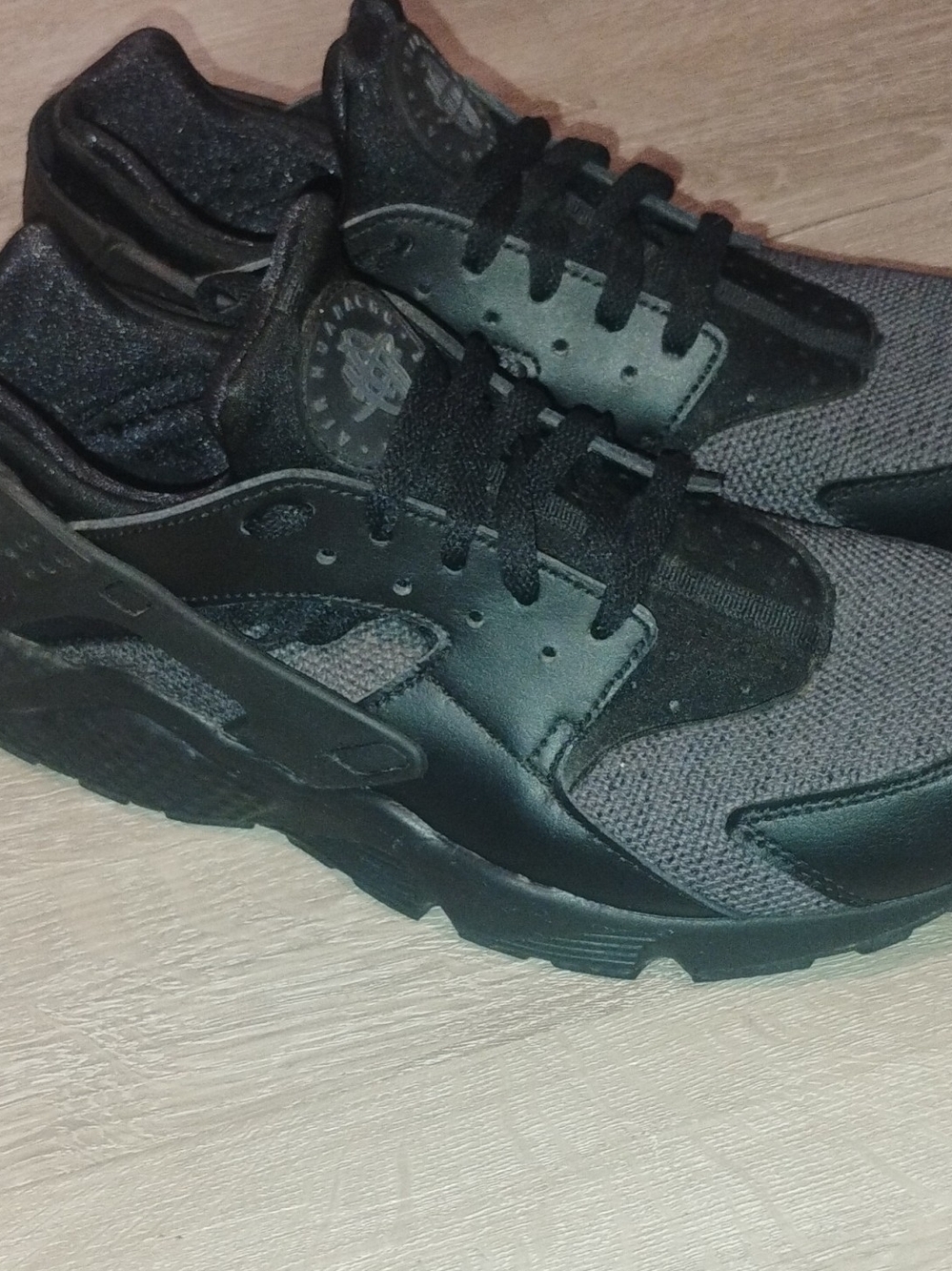 Nike  Air Huarache Men's Black and Gray Casual Sneakers Size 10